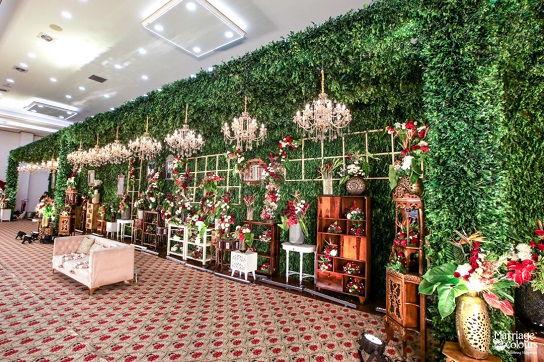 vintage reception decor, green wall