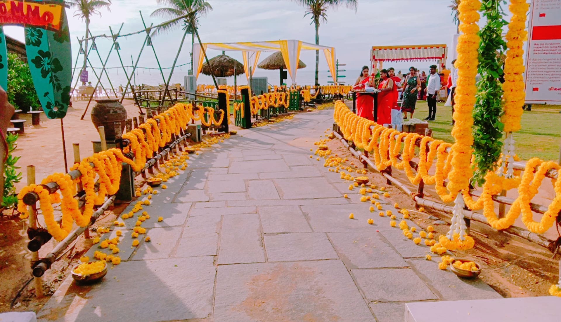IHG-wedding-walkway-decor