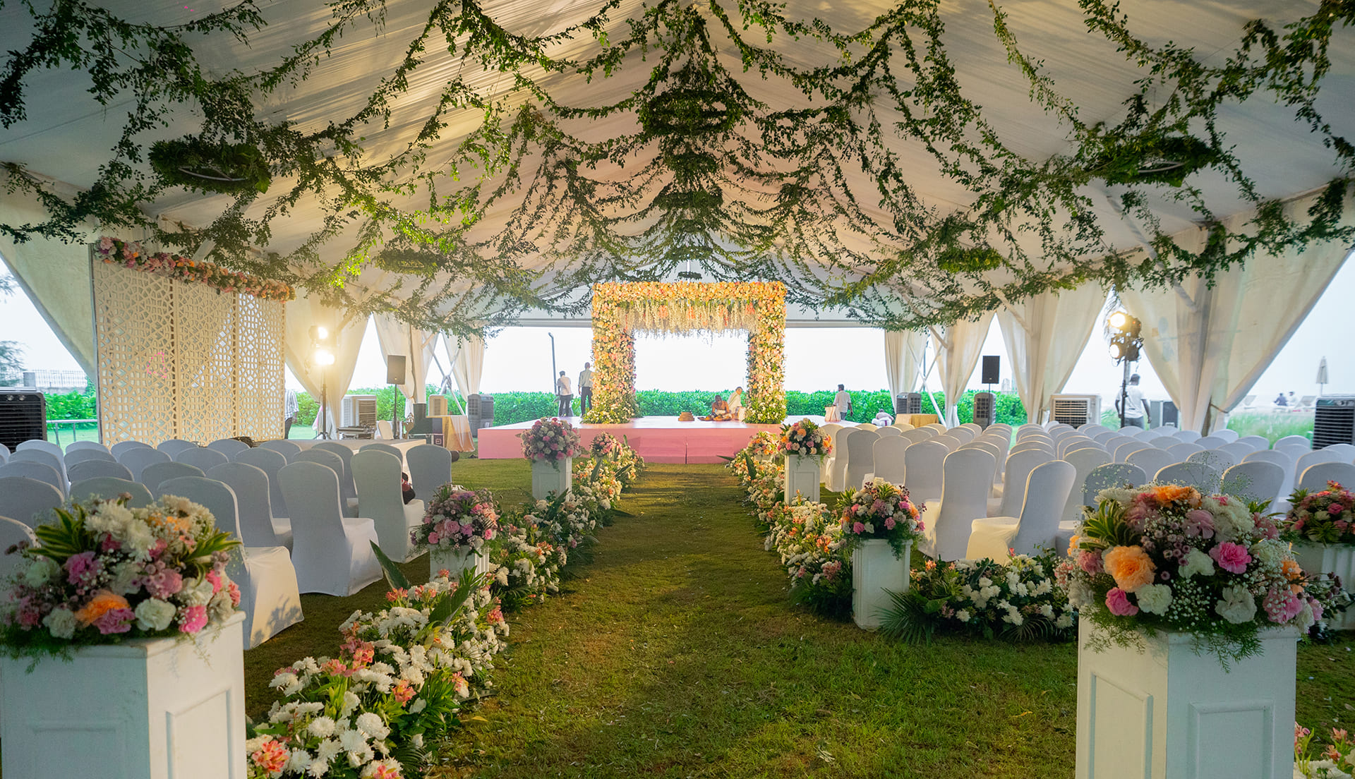 Sheraton-grand-Mahabas-outdoor-decor