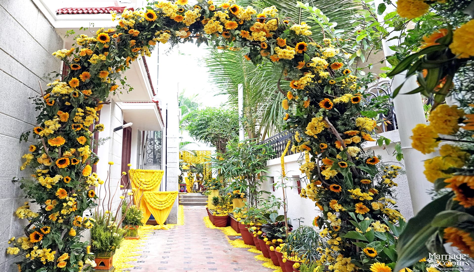 house-decor-floral-arch