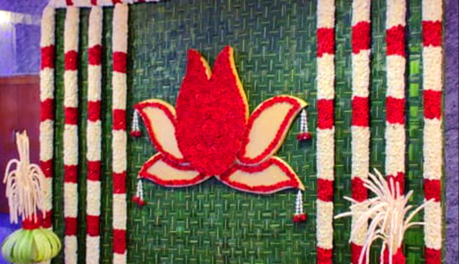 house-decor-floral-hangings